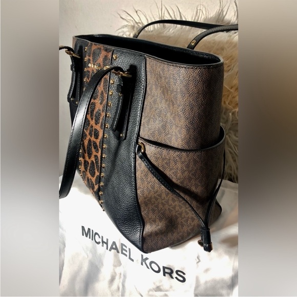 Michael Kors Signature Voyager East West Tote In Multi Black & Brown Giraffe NWT - Picture 7 of 16